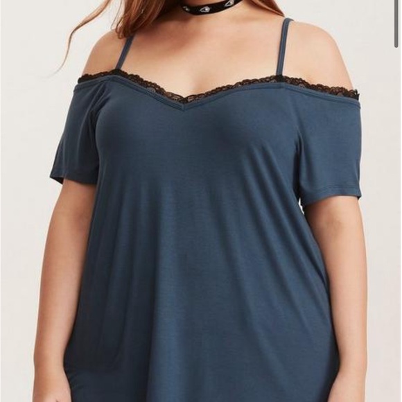 TORRID SUPER SOFT Lace Trim Cold Shoulder Top SZ/2 - Picture 3 of 10